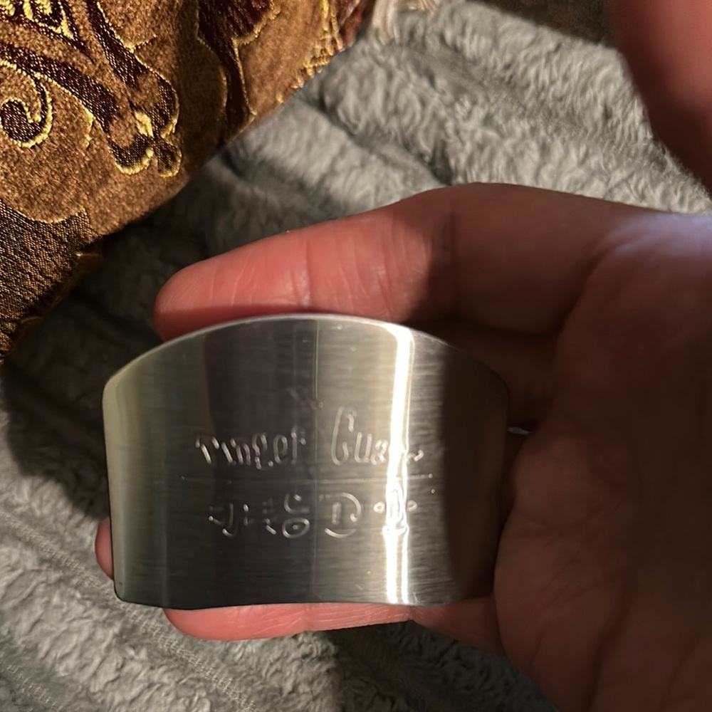 FINGER GUARD